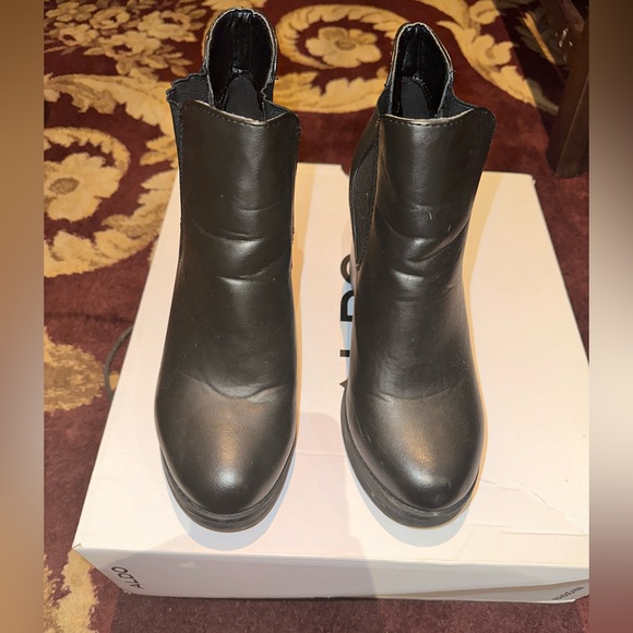 Boohoo Womens Round Toe Black Chunky Block Stacked Heel Ankle Boots size 6 US - Picture 3 of 4